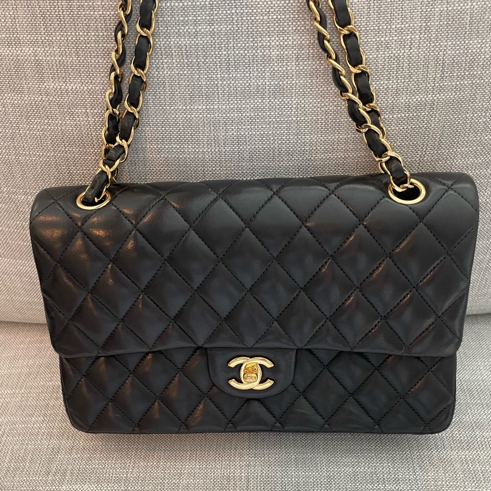 CHANEL Lambskin Leather CC Turnlock Quilted Classic Flap Medium 25 bag